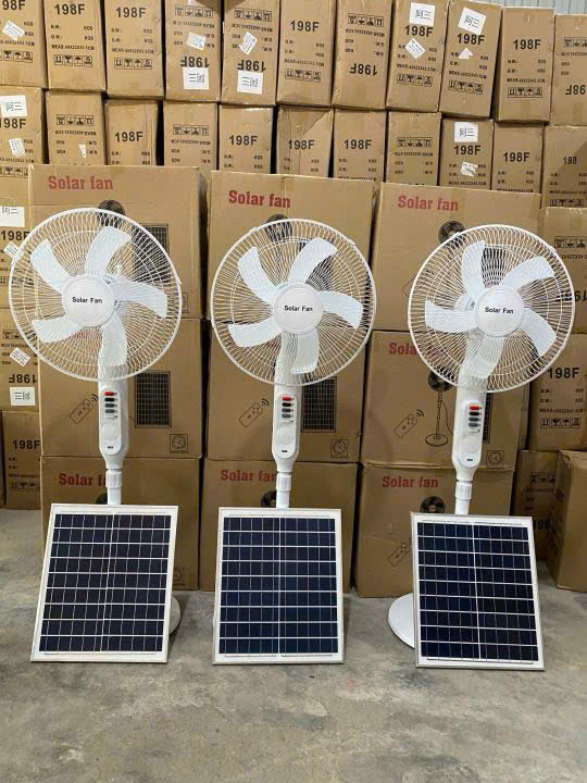 Quạt năng lượng mặt trời F198