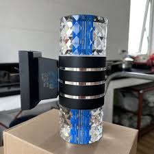 Đèn trụ hắt tường xanh