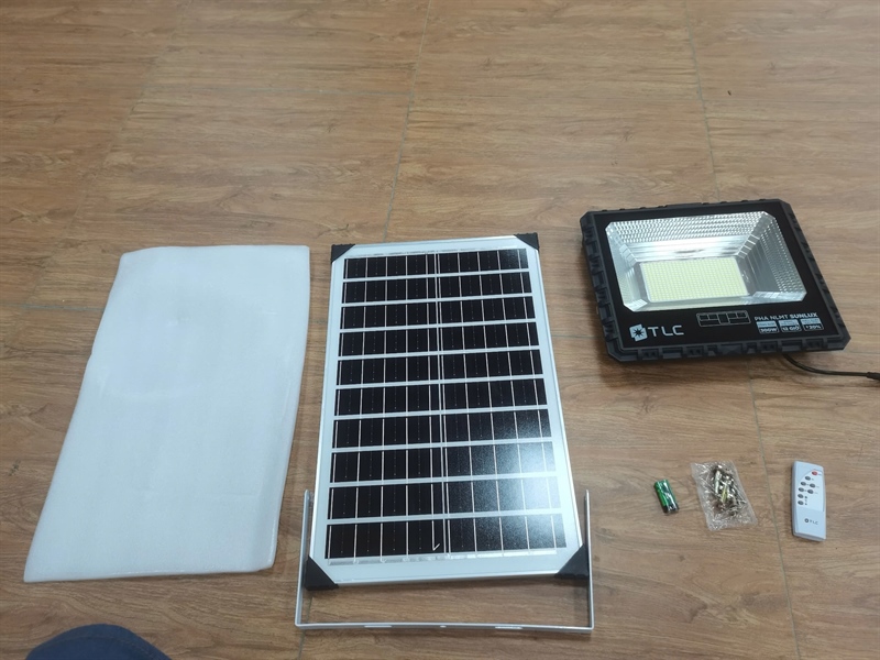 TLC Đèn pha NLMT Sunlux 300W trắng