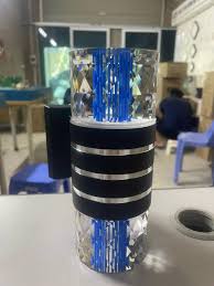 Đèn trụ hắt tường xanh