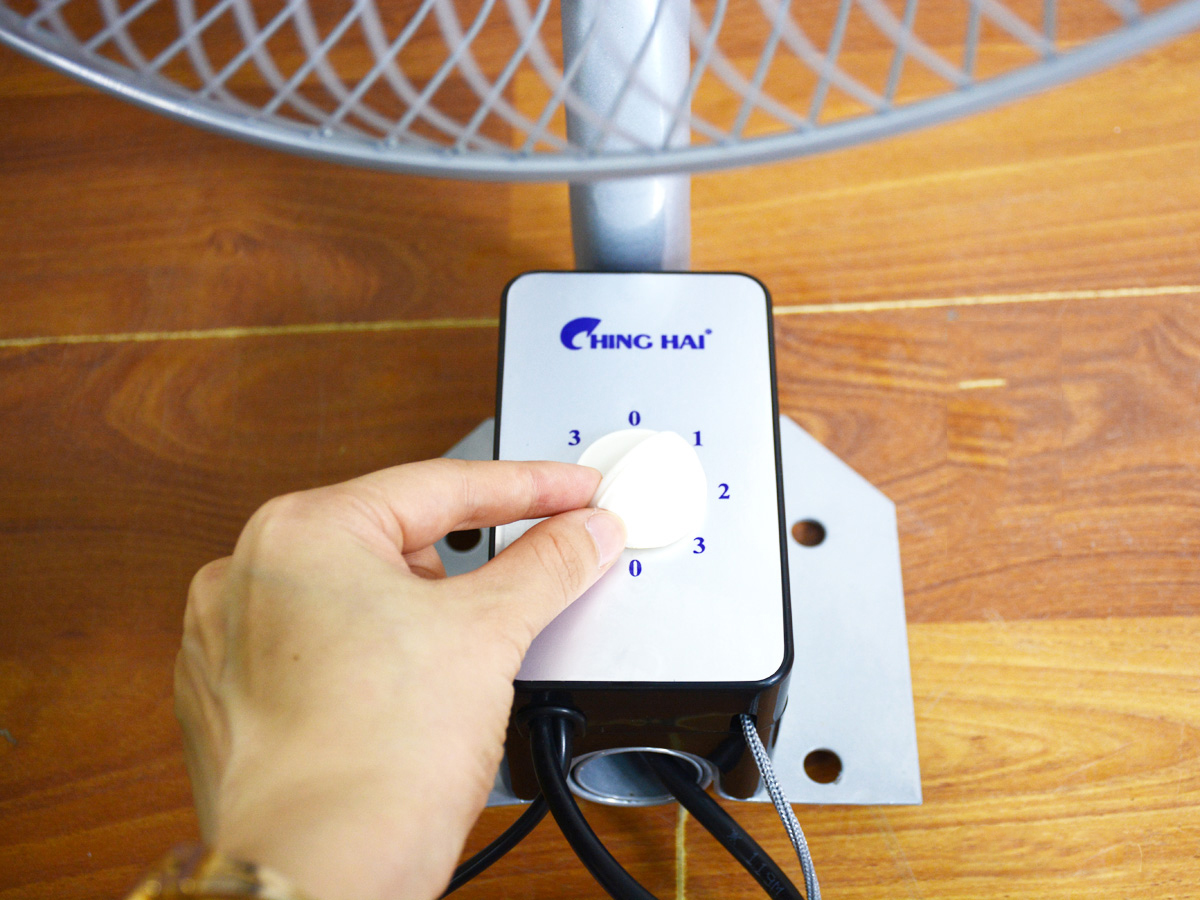 Quạt treo công nghiệp Ching Hai W9299