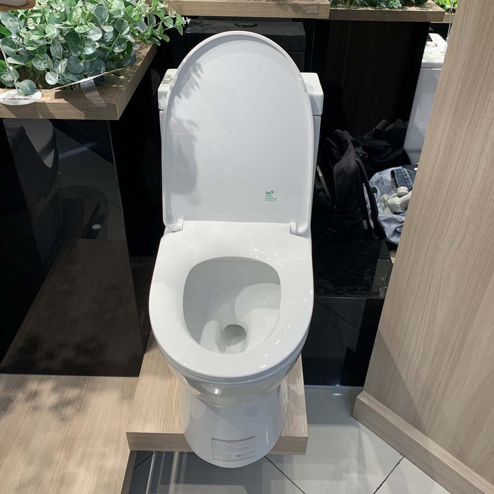 Bàn cầu liền khối nắp rơi êm C1374 CAESAR