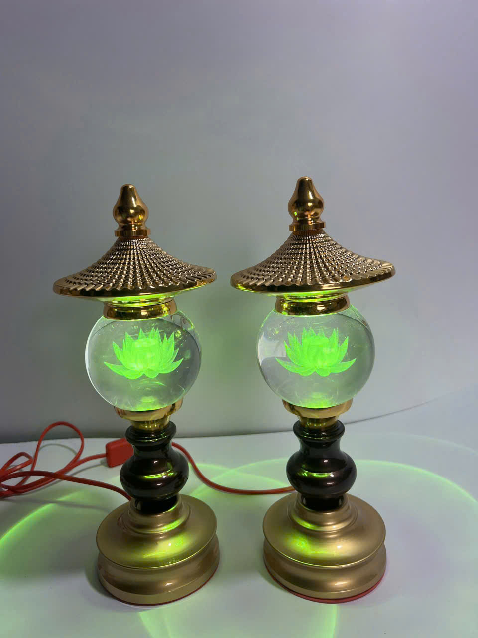 Đèn thờ pha lê hoa sen hình tháp